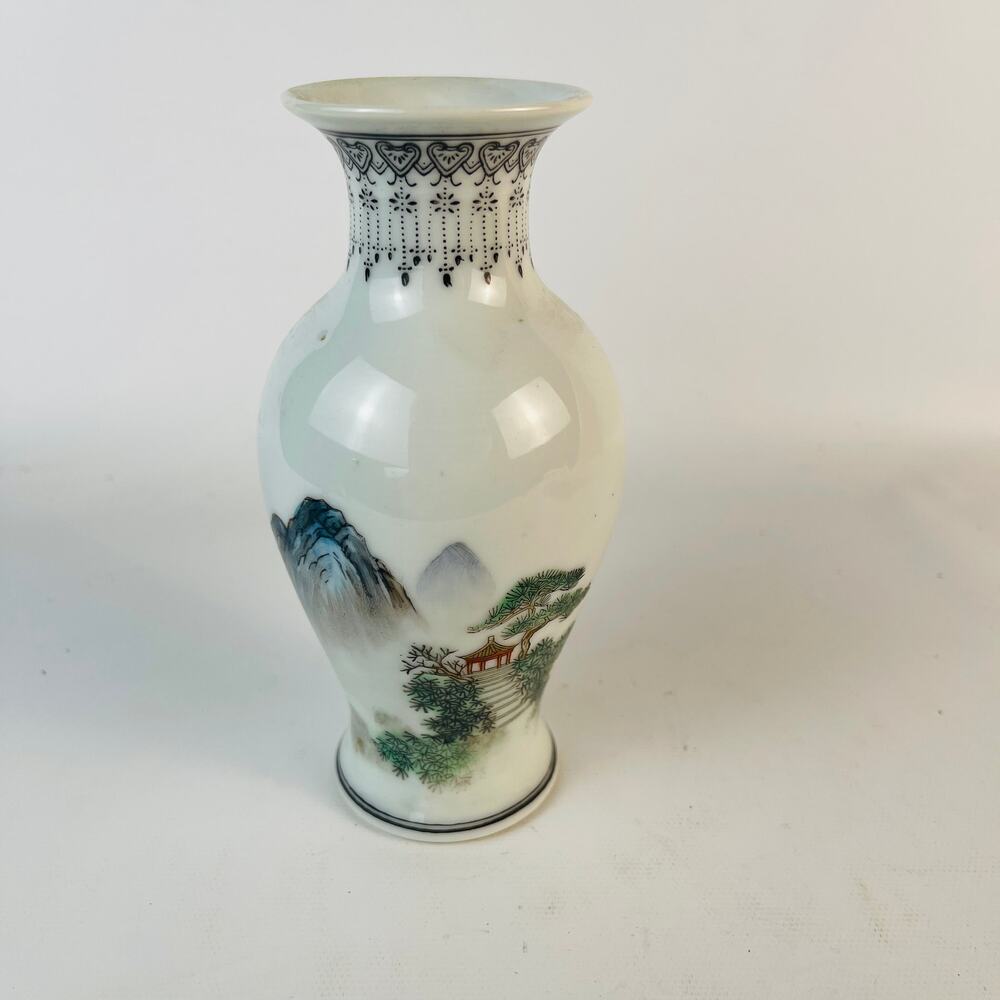 Vintage Chinese Qianjiang Landscape Porcelain Vase 5 3/4” 20th Century